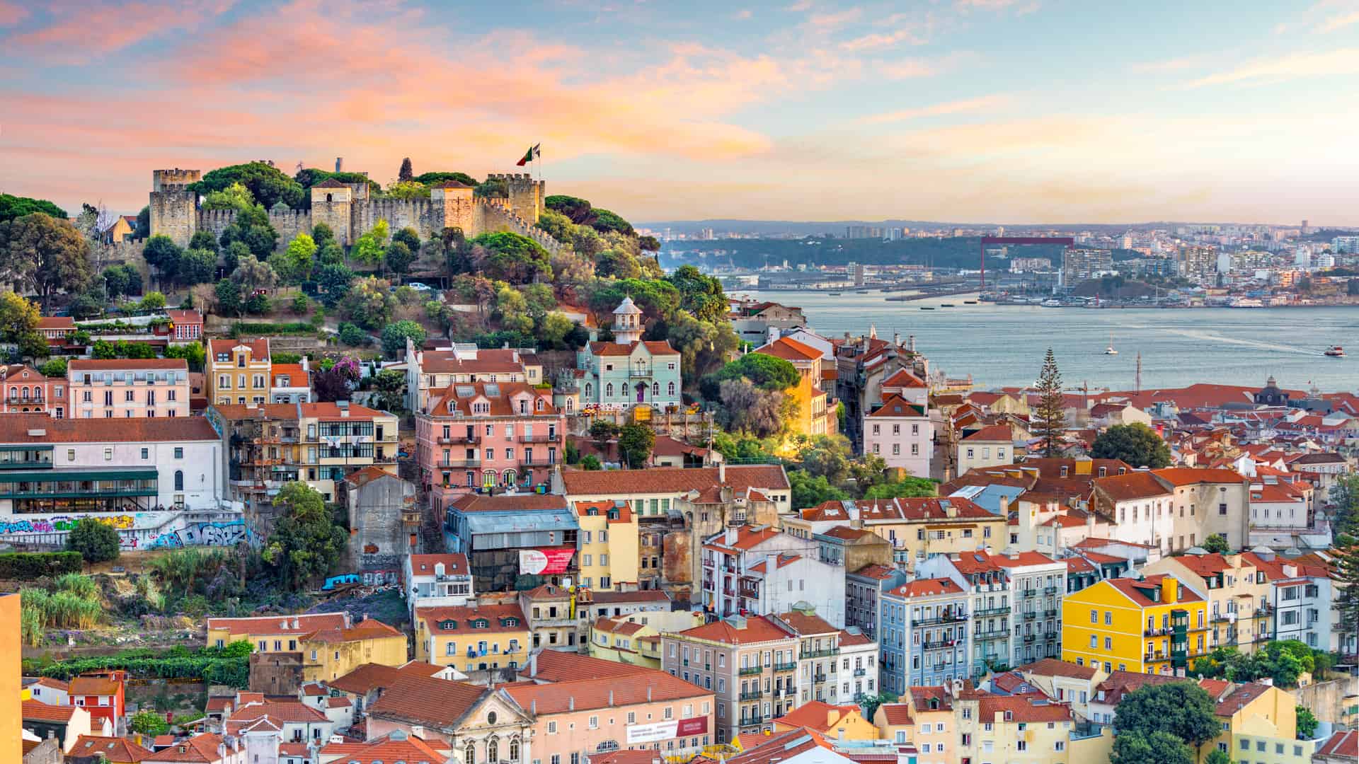 Lisboa, Portugal Skyline donde se encuentra la mayor comercializadora energética del país