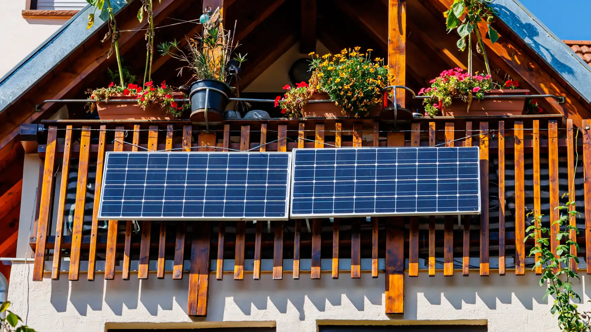 Istalacion de placas solares en una segunda vivienda para representar el autoconsumo de energia solar en estas casas