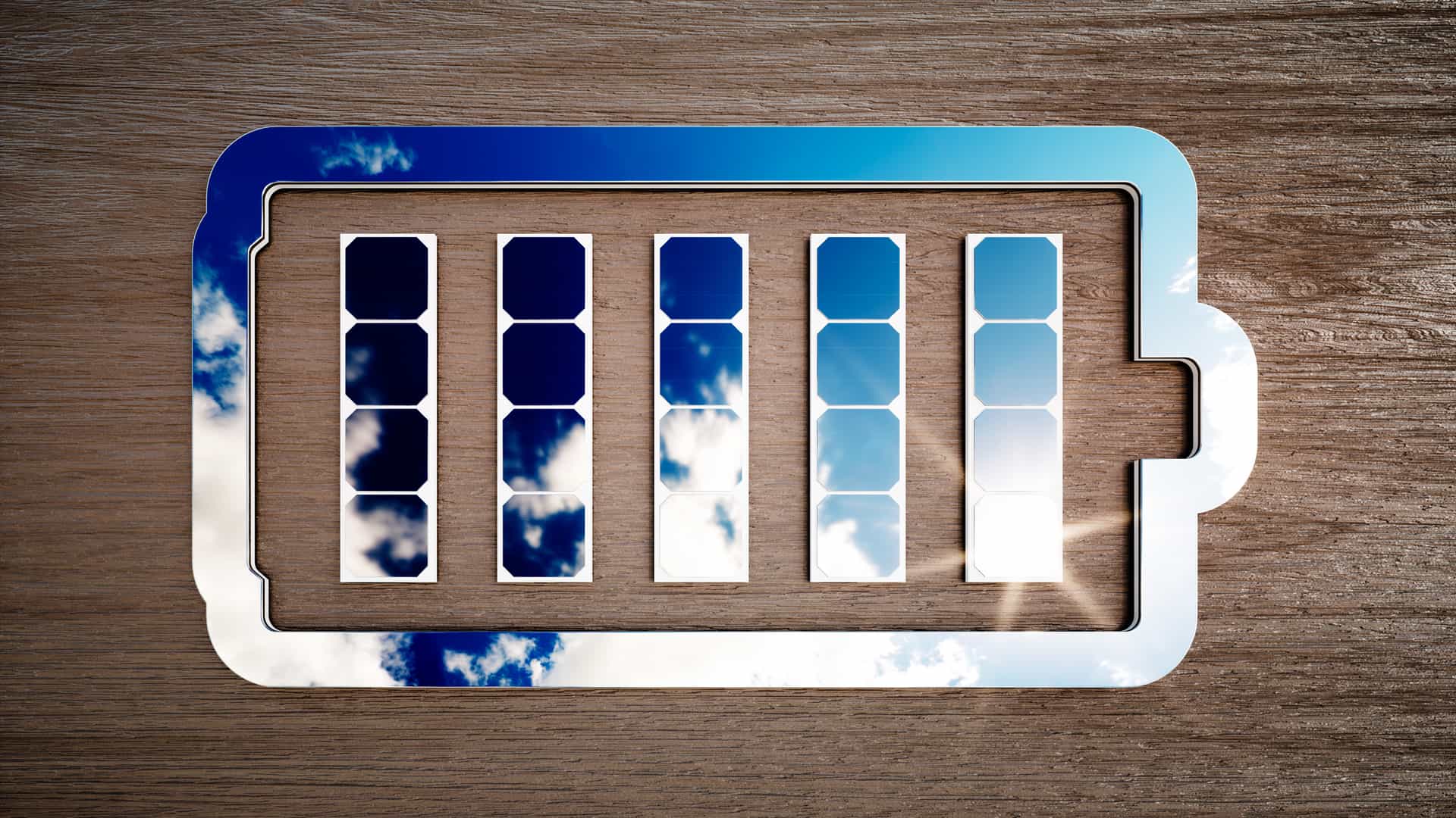 Símbolo de batería realizado a partir de paneles solares para representar los sistemas de almacenaje de la energía solar