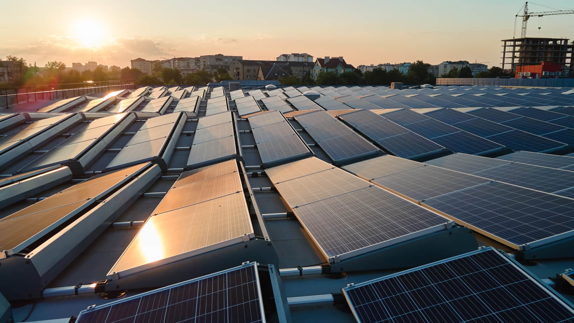 Placas de energía solar de tipo fotovoltaico sobre tejados